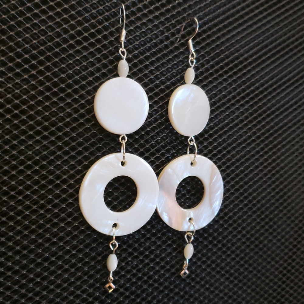 3/$20 | Shell dangle earrings - Picture 3 of 5